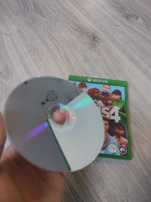 The Sims 4 na Xbox one w bardzo dobrym stanie