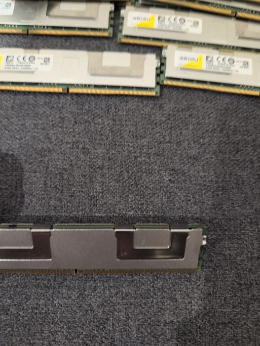 Оперативна пам'ять з охолодженням LRDIMM DDR4 64GB 3200 4RX4 REG ECC,