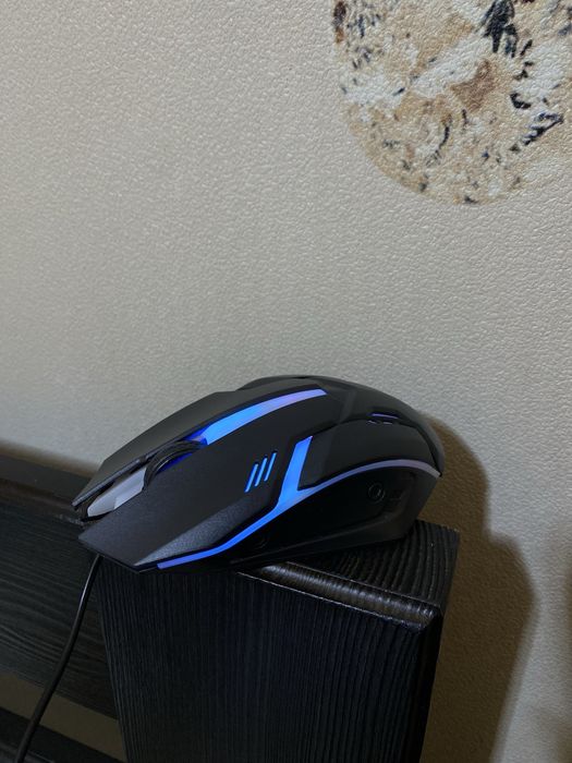 Компʼютерна ігрова миша з підсвічуванням