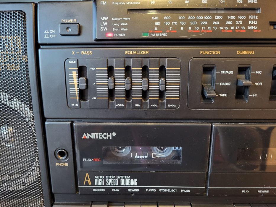 Boombox Anitech STRR