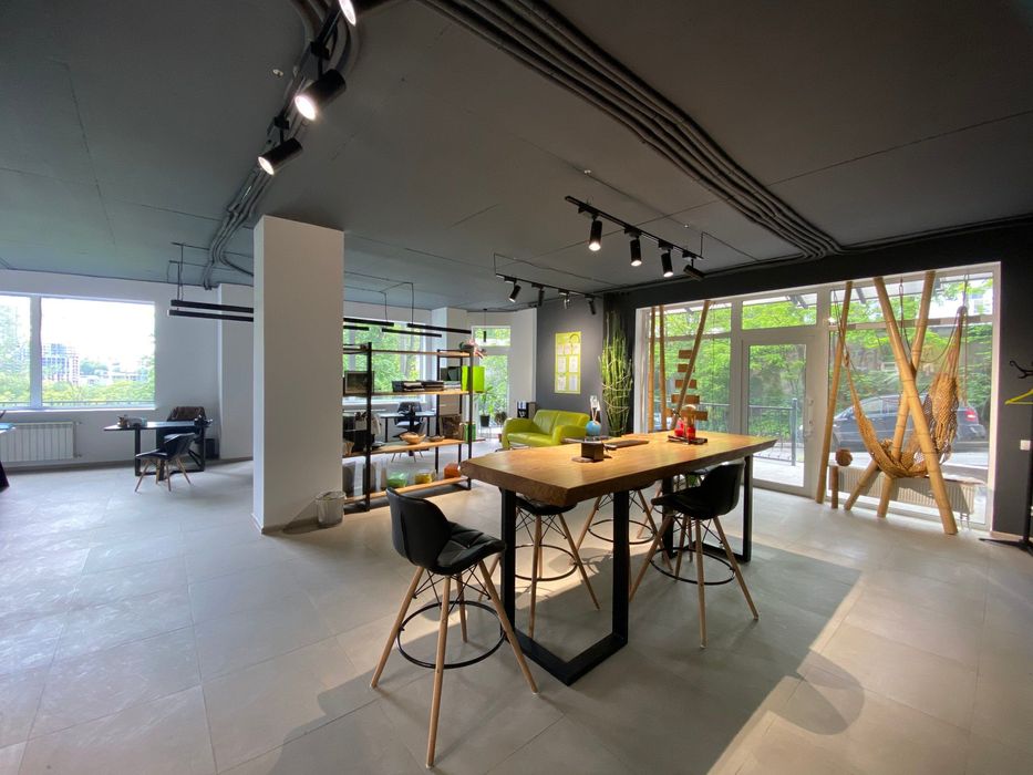 Оренда фасад, Вознесенський спуск, Поділ