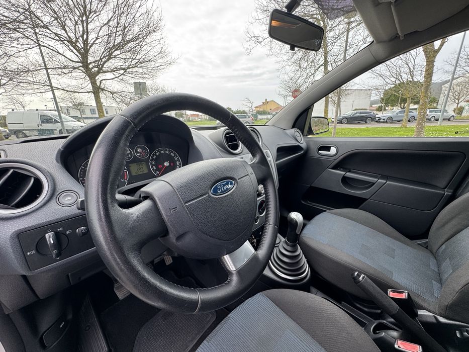 Ford Fiesta 1.25i - 100.000 Km - 18 Meses de Garantia
