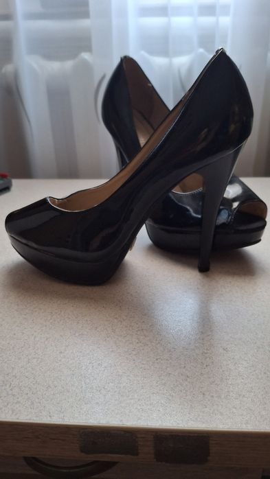 Продам жіночі туфлі