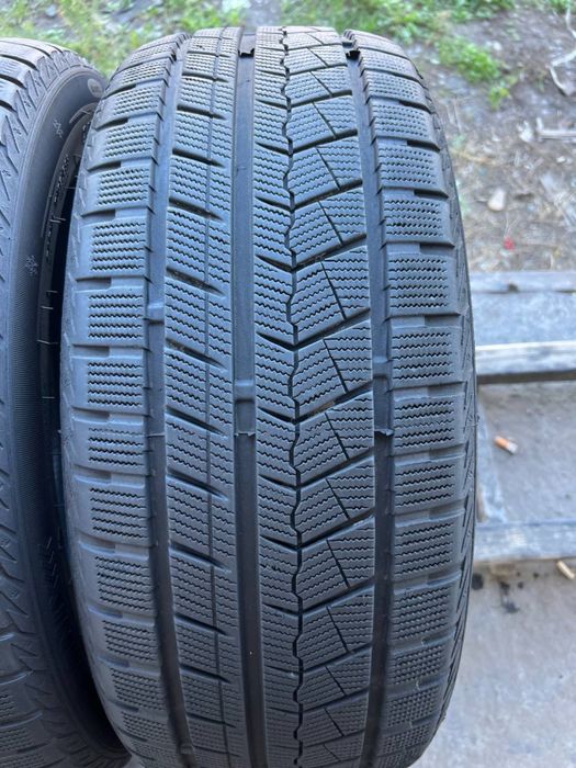 245/45 R19 Sonix