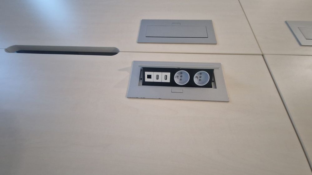 Biurko + szafka  +  przegroda