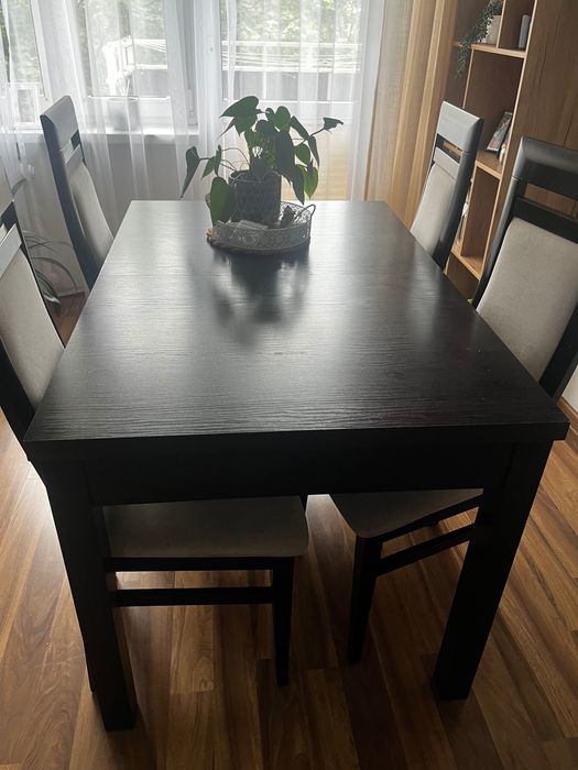 Stół 80x120 z 4 krzesłami