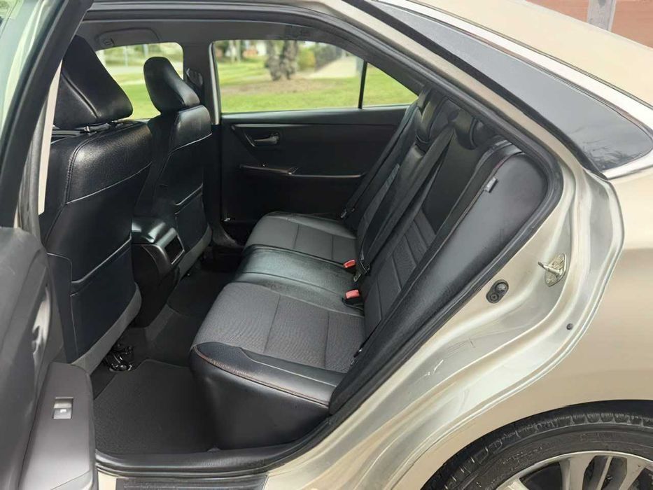 Toyota Camry      2016