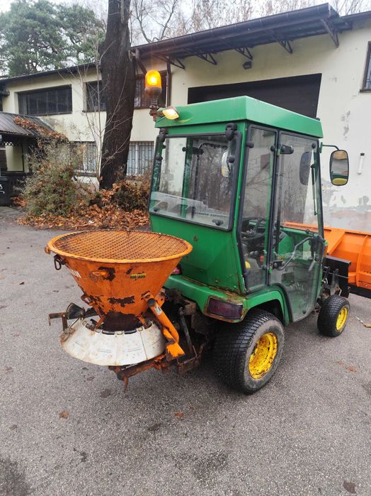 Traktorek komunalny do odśnieżania