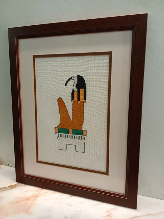 Quadro bordado em ponto cruz emoldurado em madeira, 46/36cm