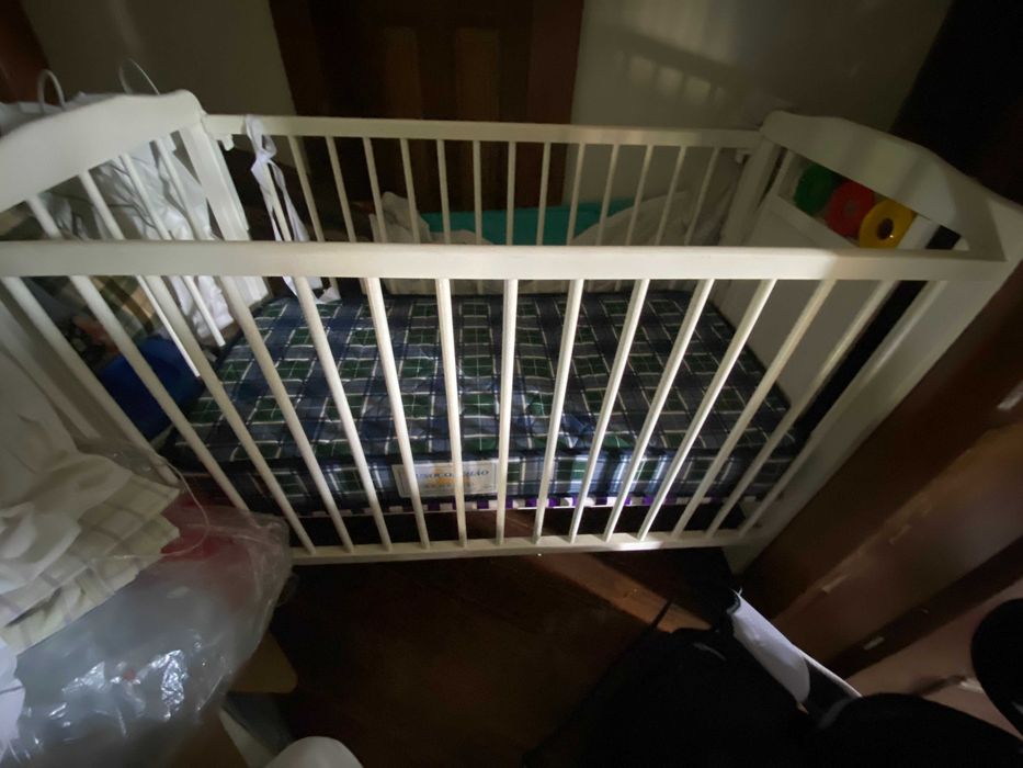 Cama para bébé ajustável