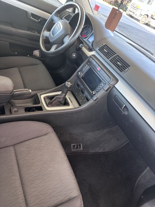 Audi A4 B7 2.0 Apple/ Android