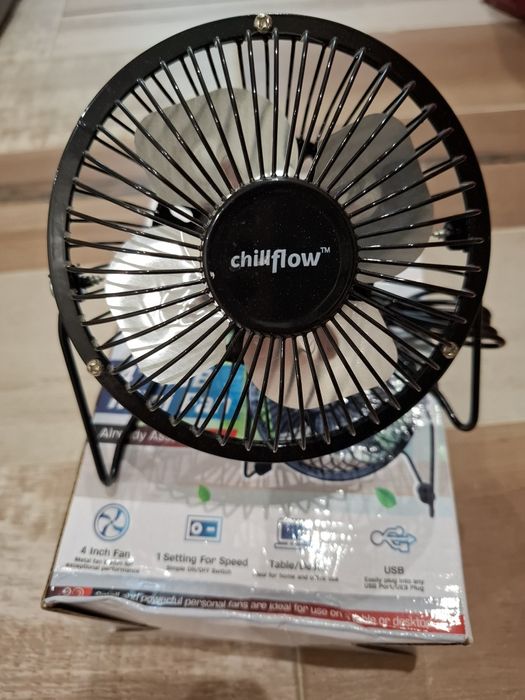 Ventoinha / ventilador 4 USB nova
Ventilador de mesa alimentado por USB
Chillflow
 Velocidade: 1 definição de velocidade com interruptor ON/OFF simple