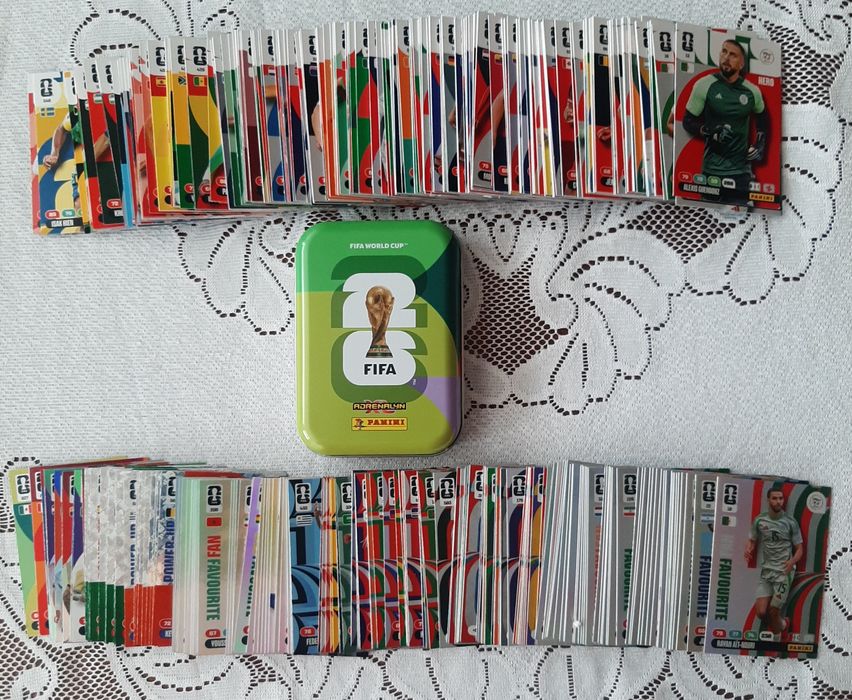 Panini World Cup 2026 zestaw 150 kart każda inna + mała puszka - pusta.