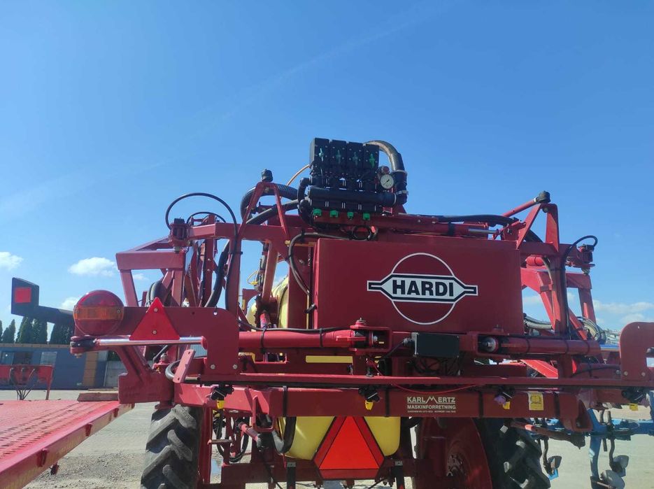 Продам прицепний оприскувач Hardi Commander 28000