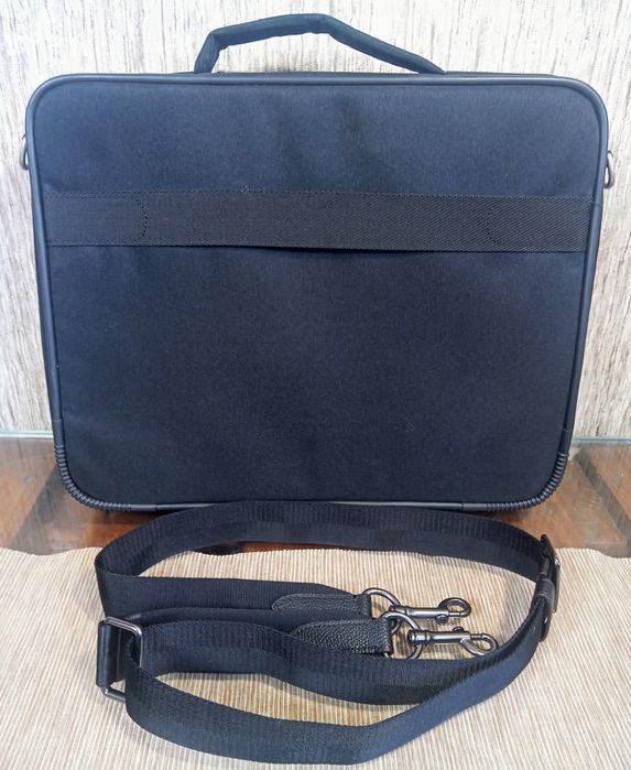 Nowa torba na ramię z miejscem na laptopa American Tourister