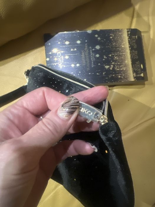 Косметичка і тіні kiko