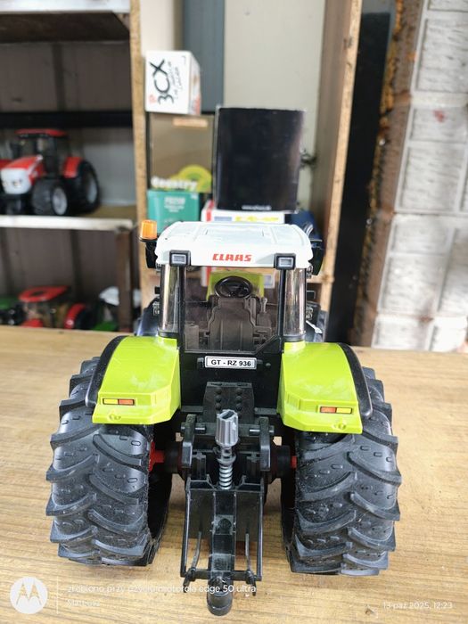 Bruder traktor claas