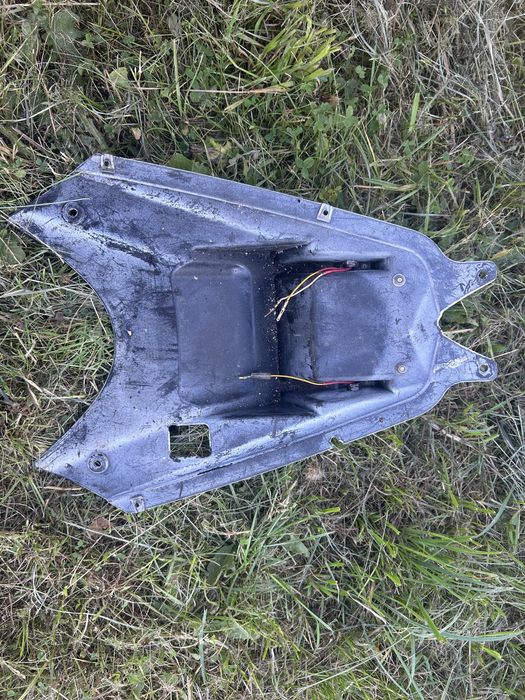 Derbi gp1 50 części osłona plastik cena za całość ze zdjęć
