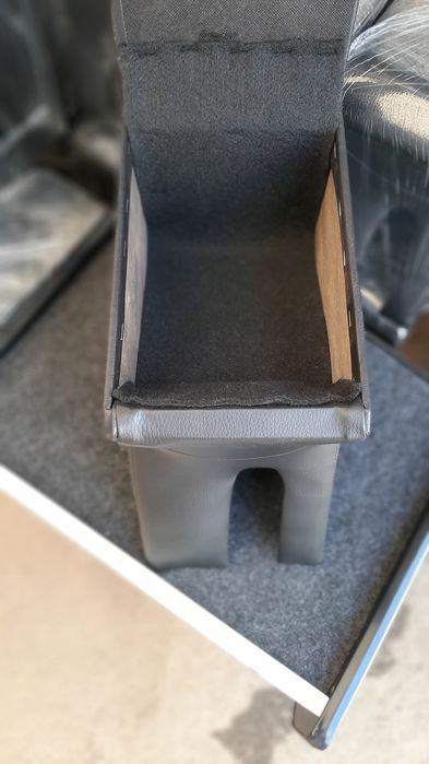 Подлокотник шкода тур, а4