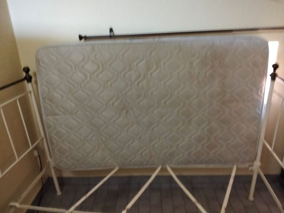 Cama e colchão 165x100