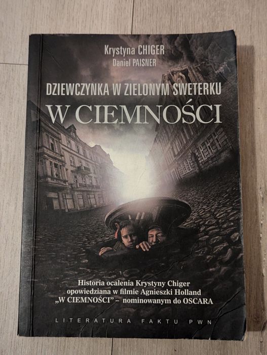 K. Chiger, D. Paisner, dziewczynka w zielonym sweterku w ciemnosci
