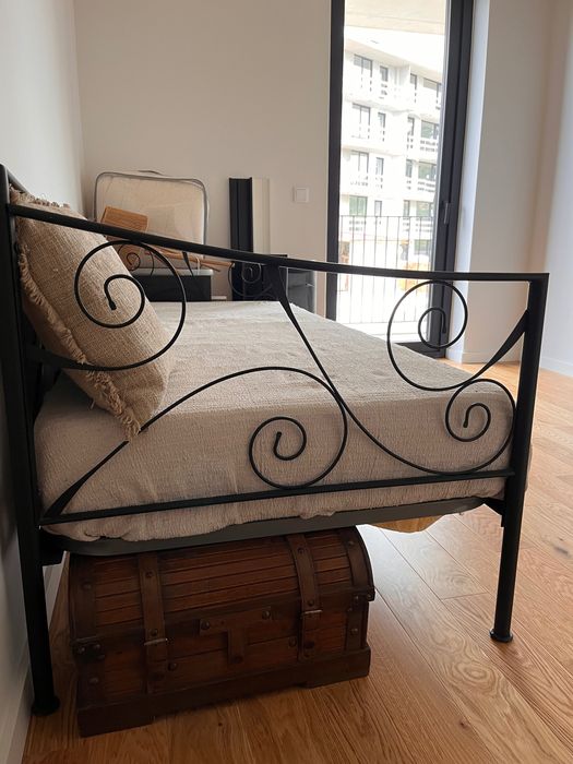 Cama IKEA + colchão (solteiro)