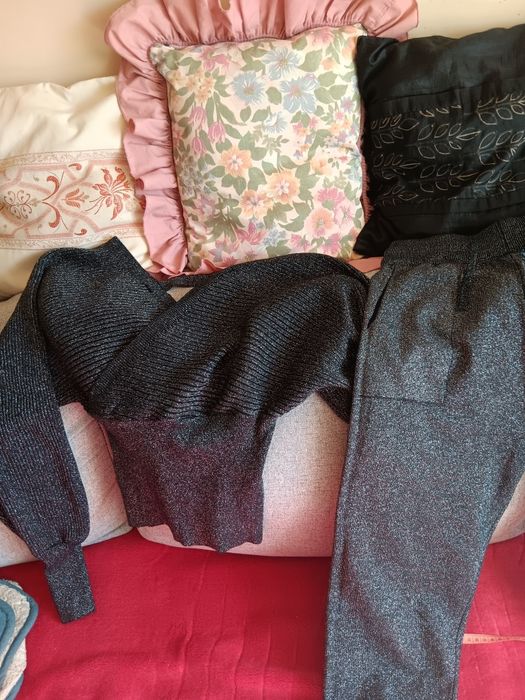 Dres inny niż wszystkie. Rozmiar S  kolor czarny ze srebrem. Spodnie n