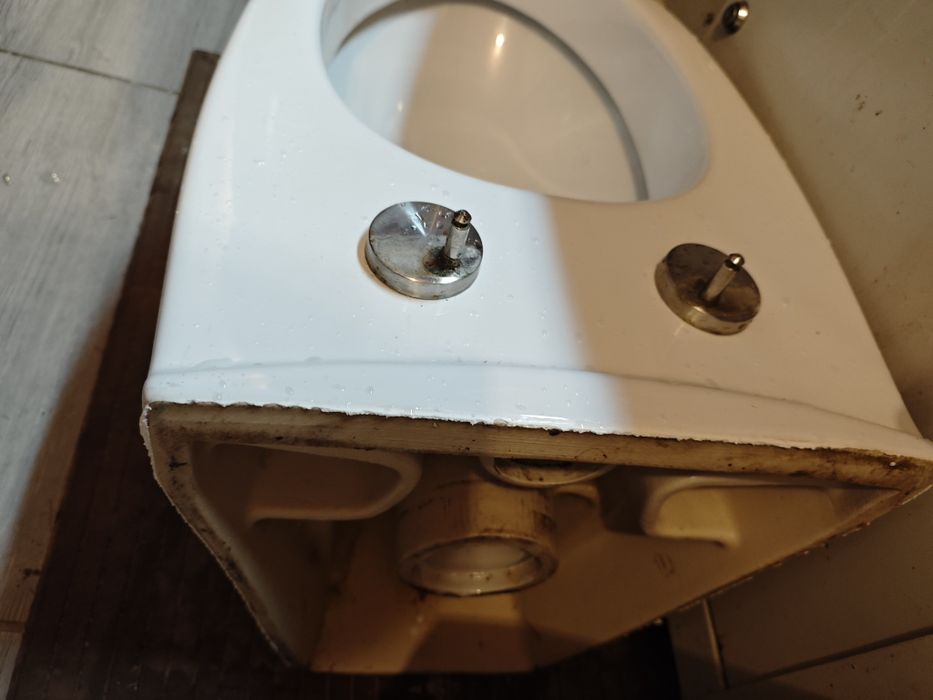 Miska WC Cersanit, wisząca z deską samoopadającą.