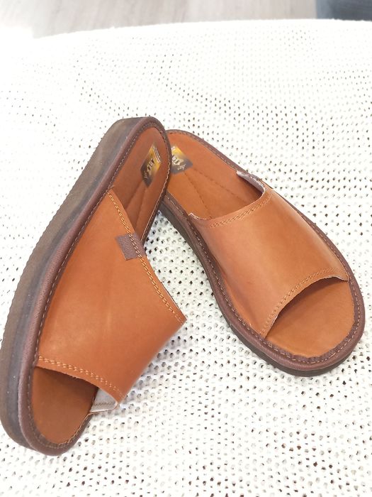 Skórzane pantofle damskie na platformie , rozmiar 36