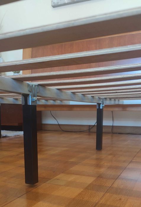 Cama de casal em Cerejeira