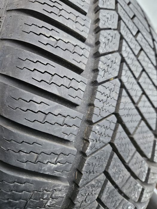 Opony Zimowe Continental 225.55.17 97H  Dot 2021 7mm