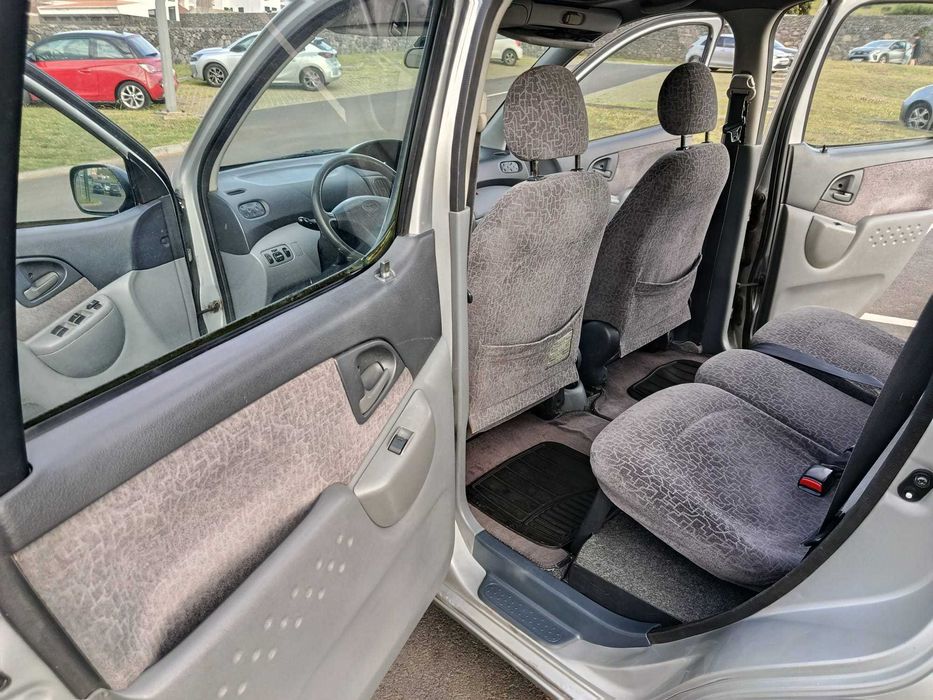Vendo Toyota Yaris Verso 1.3 a gasolina de 1999