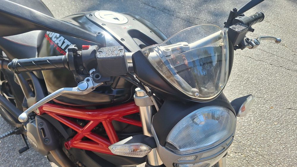 Ducati Monster 796 ABS Preta/vermelha (2013) – Muito bom estado.