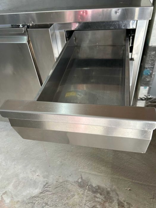 Bancada Horizontal frio em Inox com 2 portas + gaveta Forcar