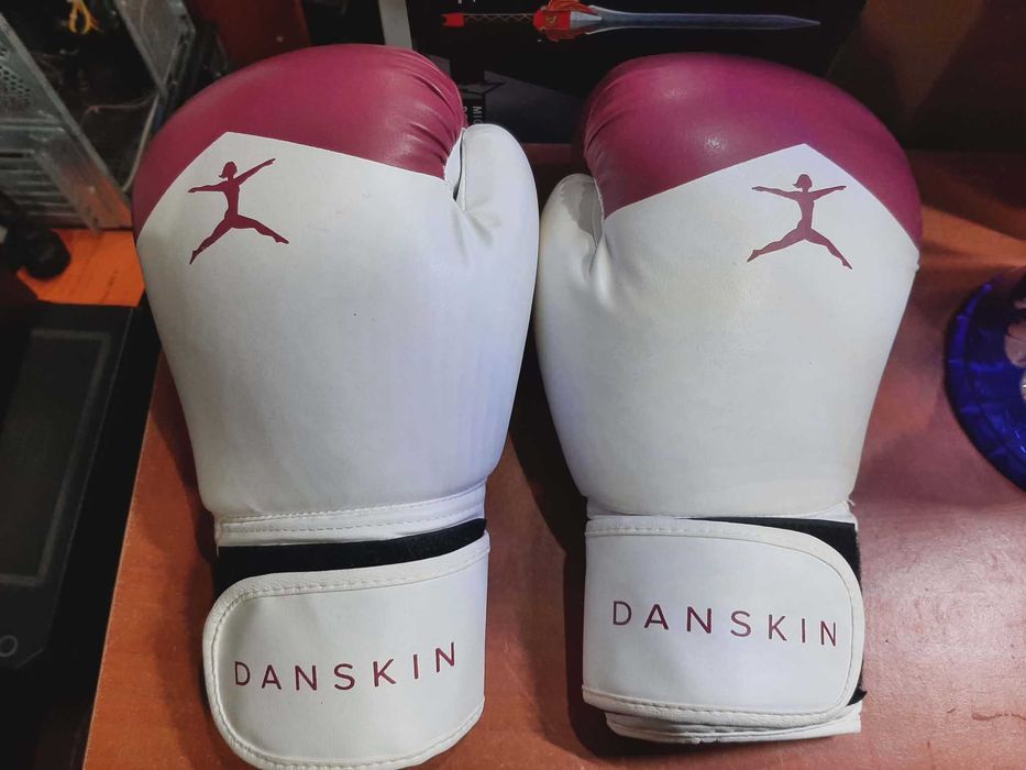 Rękawice bokserskie damskie Danskin w kolorze bordowym, 10 uncji.