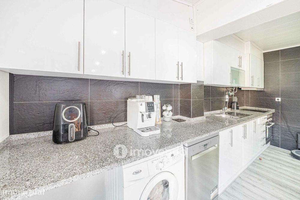 Apartamento T1+1, com logradouro grande, em Odivelas