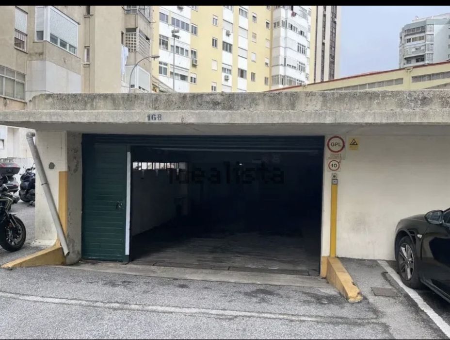 Lugar garagem Alges Lisboa mota