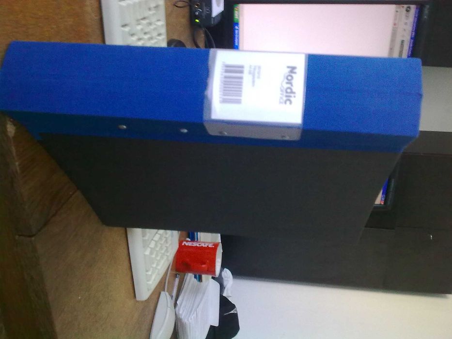 solidny szwedzki segregator na dokumenty