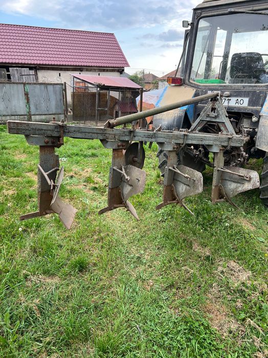Плуг  4х25 корпусний