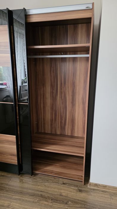 Sypialnia - szafa, komoda, łóżko, stoliczki nocne