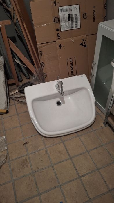 Lavatório Roca com torneira
