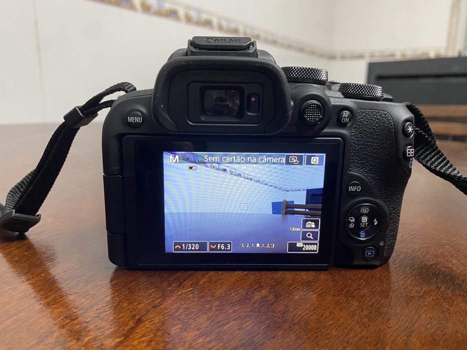 Camera Canon EOS R10