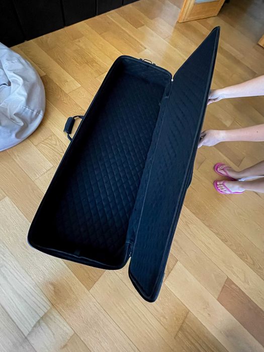 Estojo Stagg semirígido teclado 88 com rodas e pega