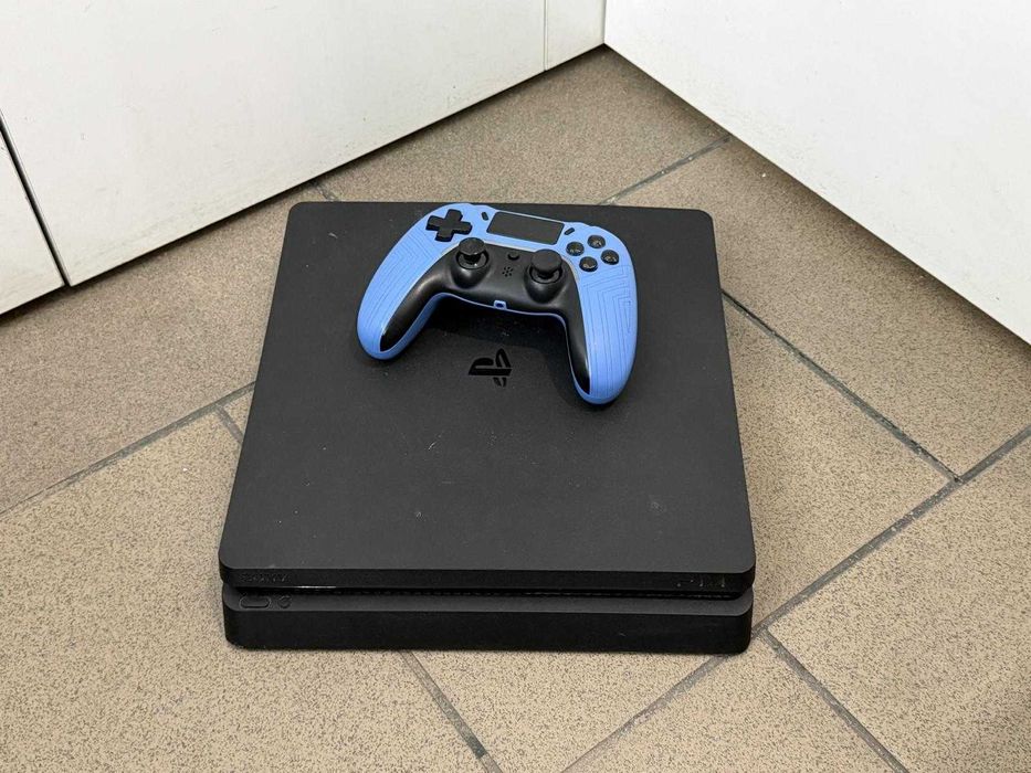Konsola PS4 Slim 500GB pad/ kabel zasilający /gra