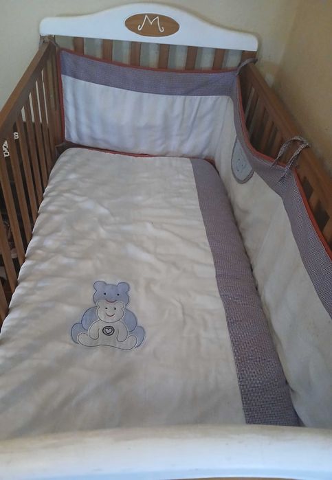 Cama de bebé/ criança