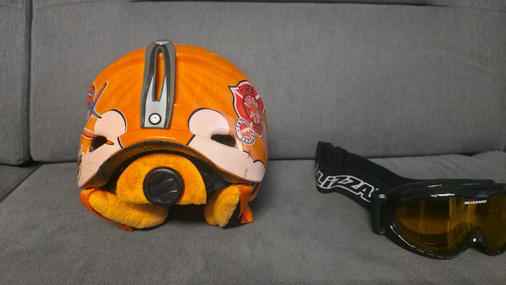 Kask narciarski z goglami