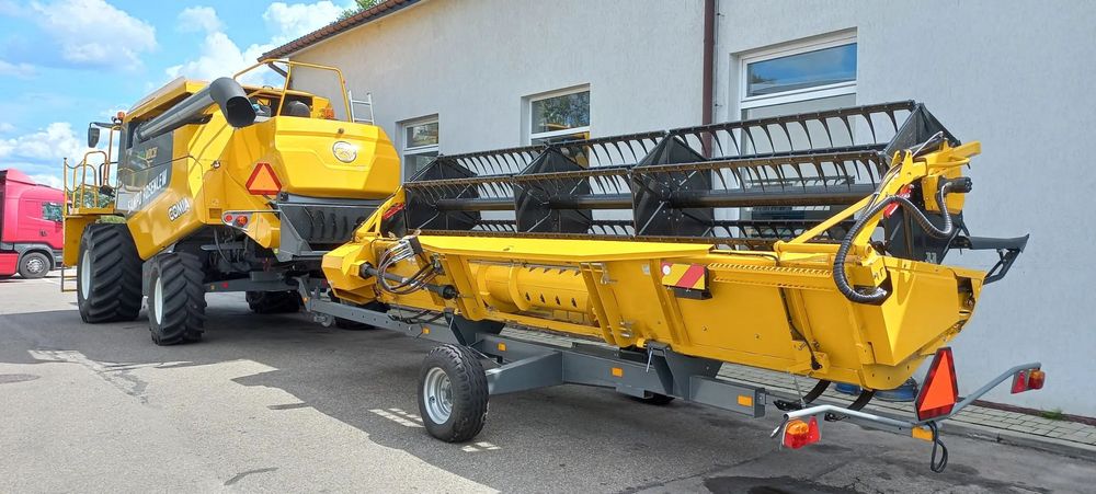 Sampo Comia C12  PROMOCJA Kombajn zbożowy SAMPO COMIA C12 John deere Claas new rok 2024