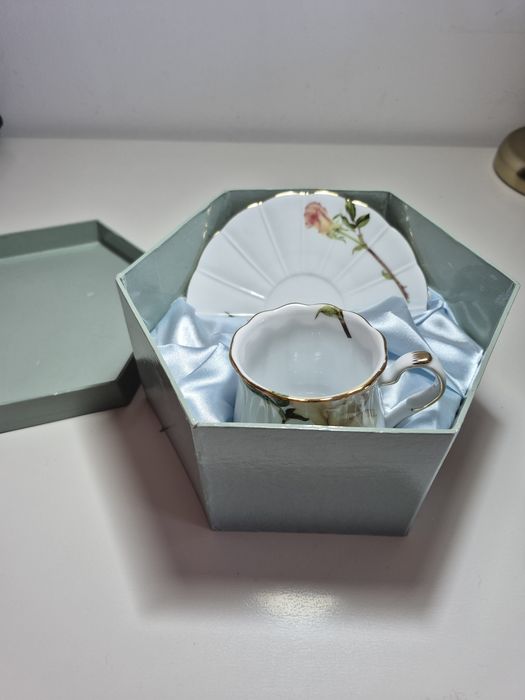 Porcelaine LG, chávena e pires