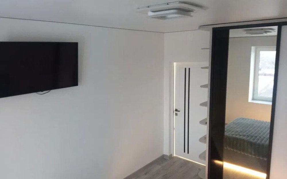 Е-Оселя, 1-к, Б. Хмельницького,57