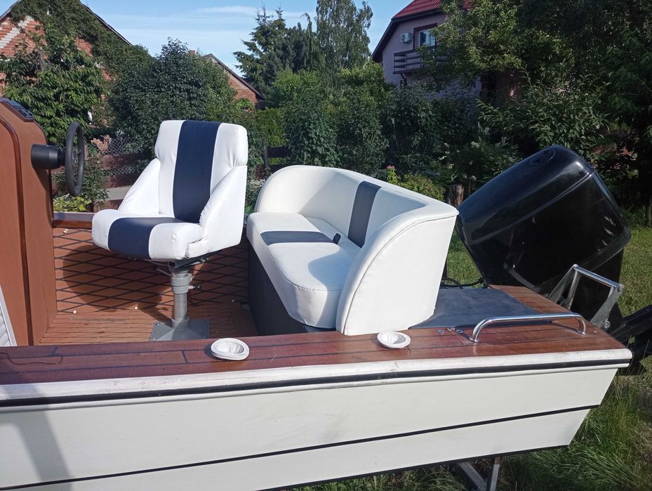 Łódź kabinowa motorowa